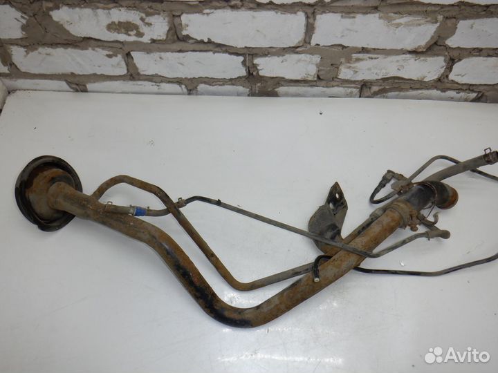 Горловина бензобака Nissan Primera P12