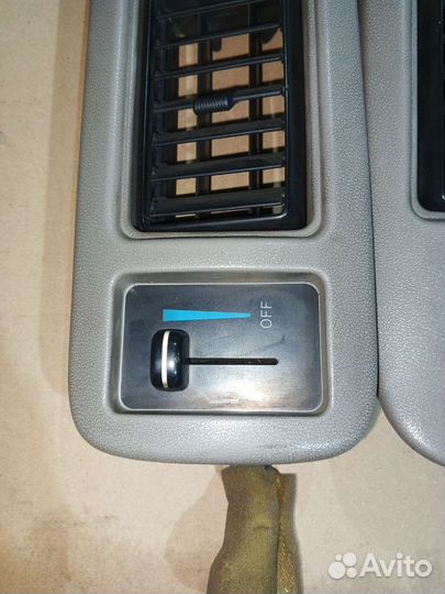 Дефлектор верхнего отопителя Toyota Hiace 1996г