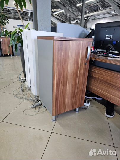 Тумба высокая с замком