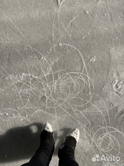 Обучение базовым навыкам катания на коньках