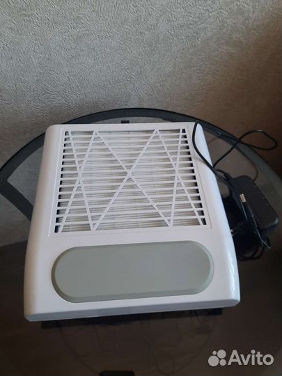 Маникюрная вытяжка + бесплатно лаки, дизайн