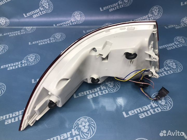 Фонарь задний наружный правый Skoda Superb