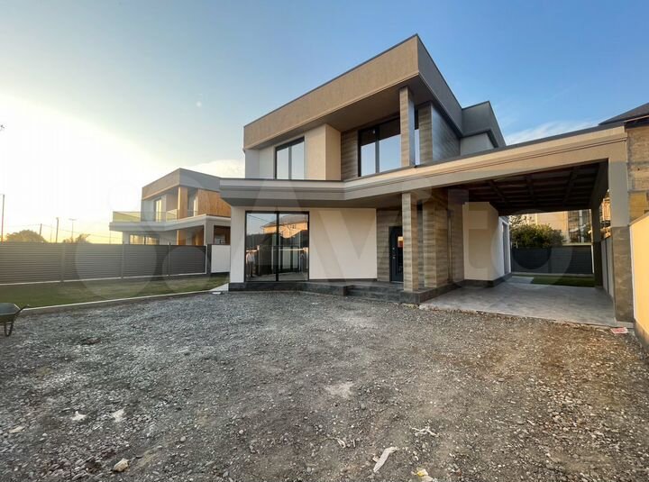 Коттедж 231 м² на участке 4 сот.