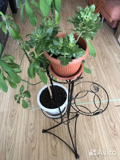 Подставка для цветов металлическая