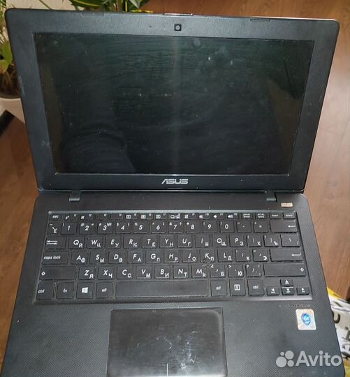 Ноутбук Asus X200M