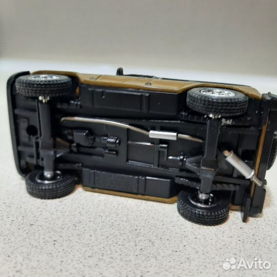 Модель автомобиля 1:43 УАЗ Hunter
