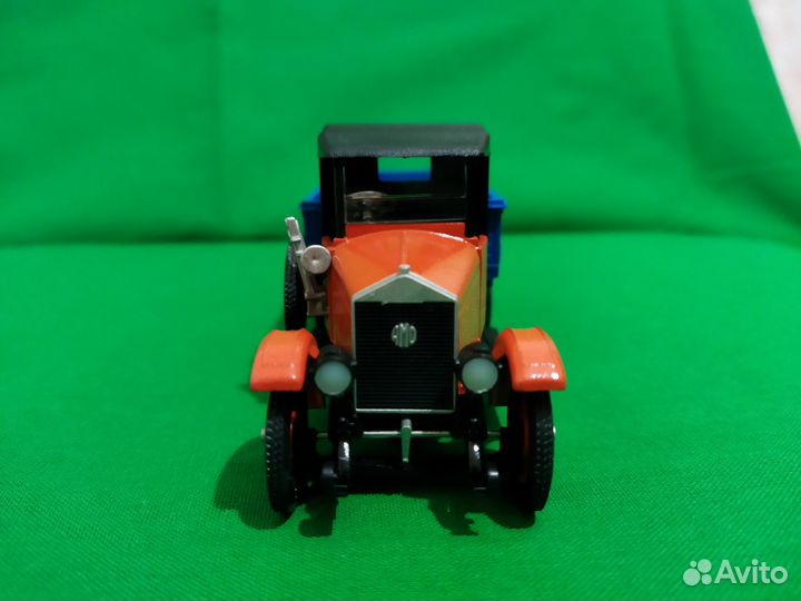 Модель 1/43 амо-Ф15