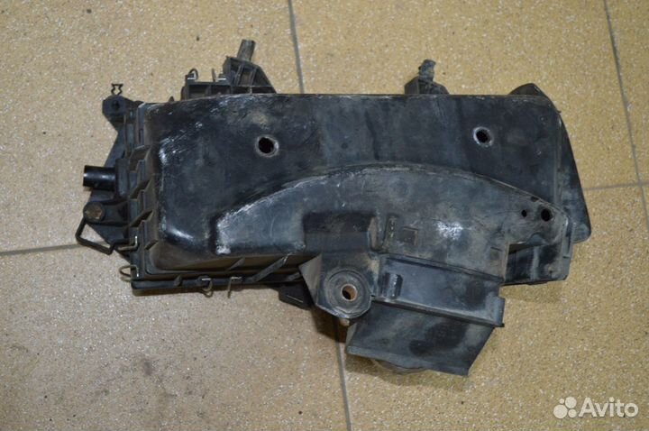 Корпус воздушного фильтра Ауди 80 В3