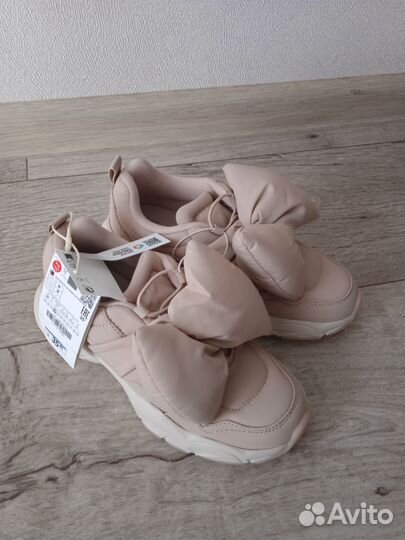 Кроссовки zara