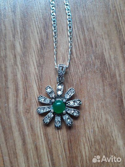 Значки. Кулон на цепочке