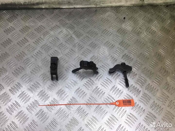 Скоба (кронштейн) крепления форсунки Опель Корса Z