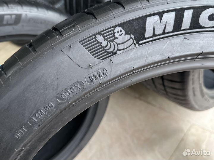 Michelin Pilot Sport 4 S 285/40 R23 и 325/35 R23