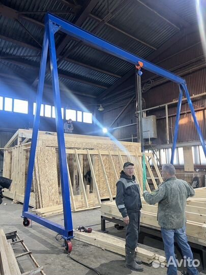 Мобильный козловой кран с электроприводом колес