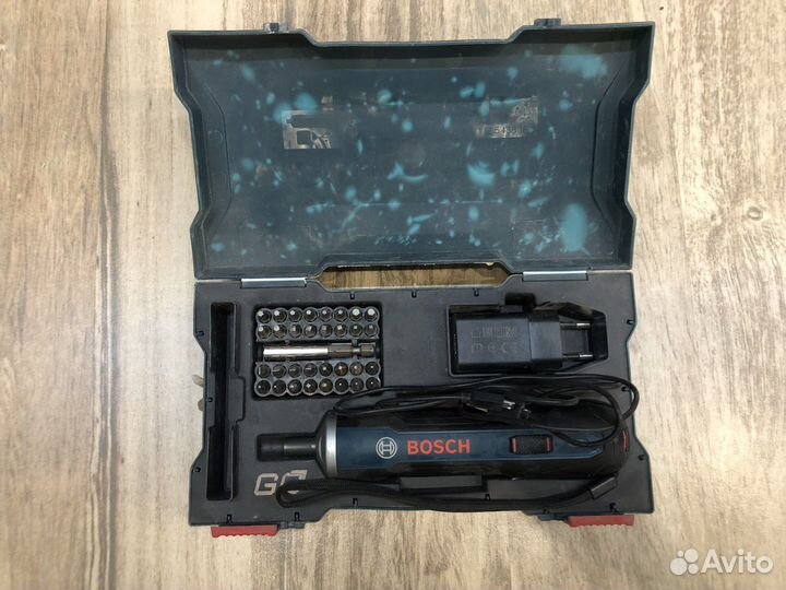 Аккумуляторная отвертка bosch go kit