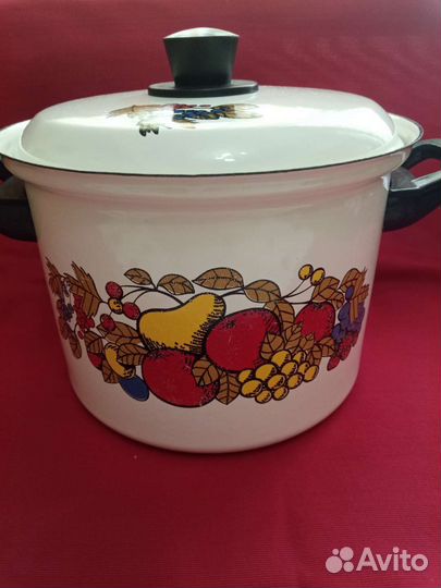 Кастрюля эмалированная новая