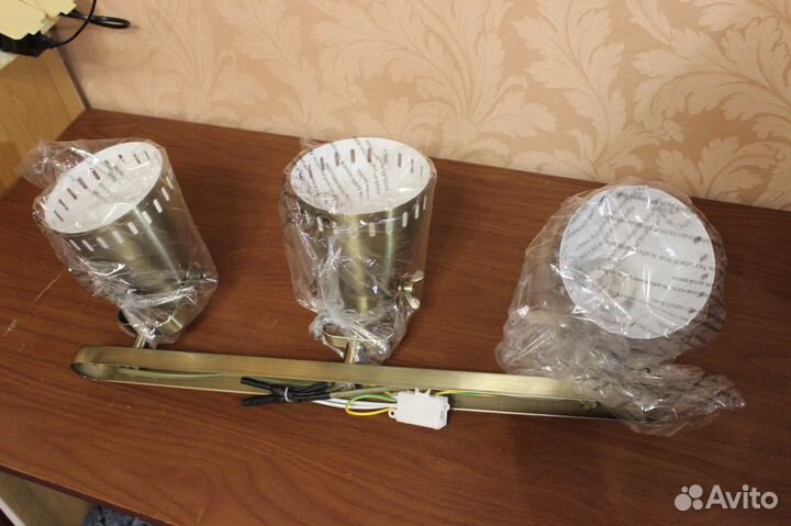 Светильник 3х рожковый новый.Cтаринная медь