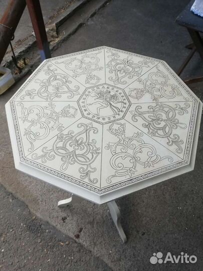 Столик, подставка