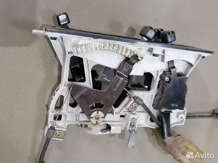 Блок управления отопителем Mazda 323 E5 1.5 1985