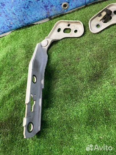 Петля капота Audi A6 C6 AUK 2007