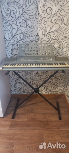 Продам синтезатор
