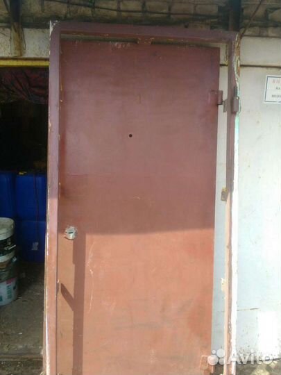 Дверь стальная б/у. Толщина металла 2 мм