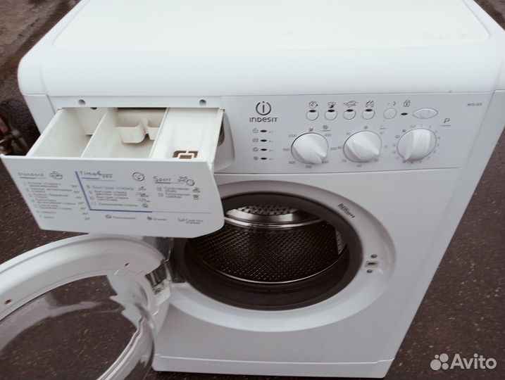 Стиральная машина indesit wisl 103 на 5 кг б-у