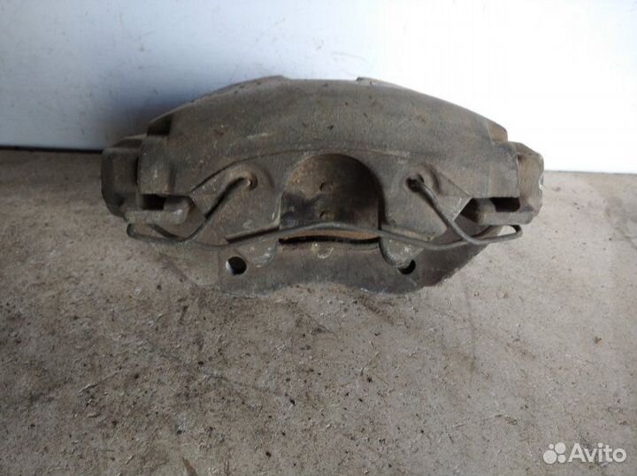 Суппорт передний правый Volvo S40 2004-2012