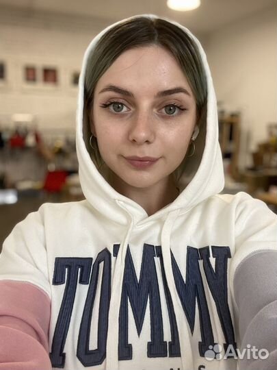 Толстовка кроп худи tommy jeans