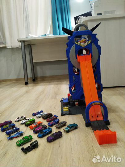 Hot wheels мега гараж