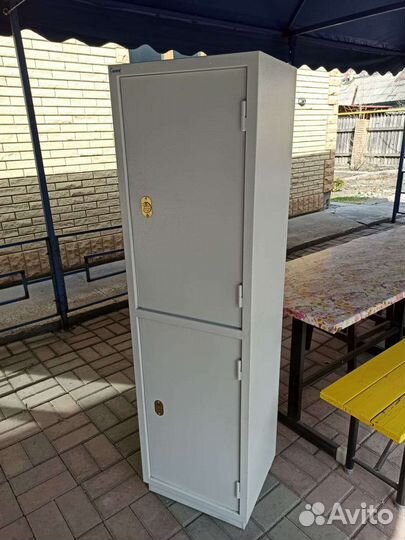 Сейф металлический