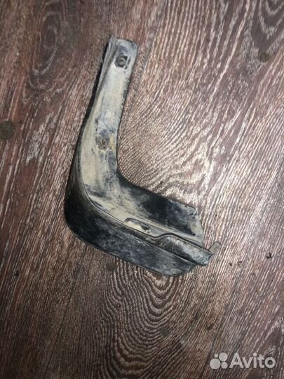 Брызговик задний левый Toyota Corolla ADE150