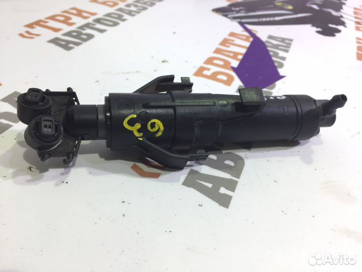 Шкода Октавия форсунка омывателя фар