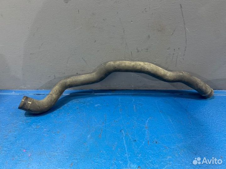 Патрубок охлаждения нижний Volvo Xc90 1 Поколение