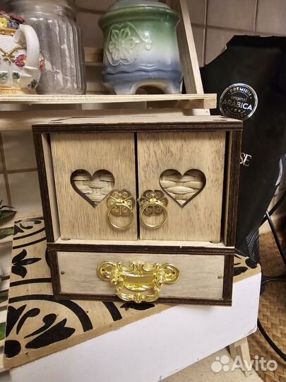 Шкатулка комодик