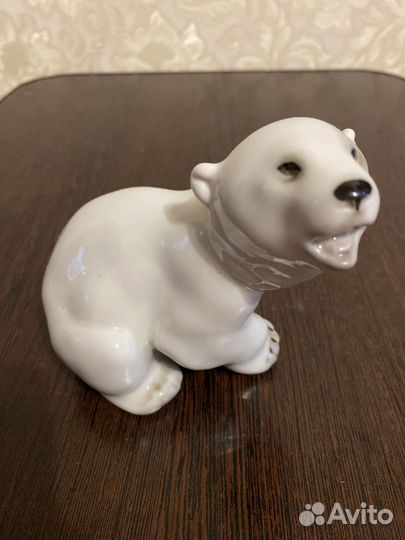 Фарфоровая статуэтка СССР лфз белый медвежонок
