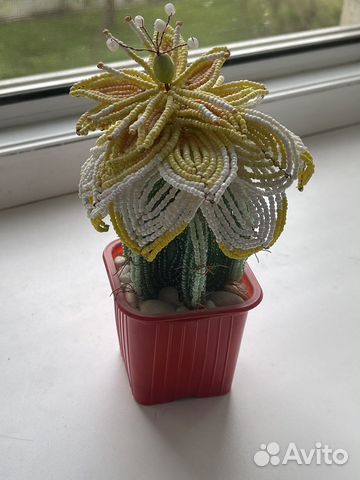 Цветок из бисера