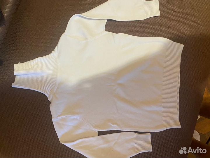 Свитер на девочку 7-8 лет