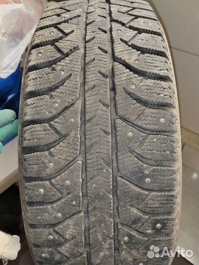Bridgestone Ice Cruiser 7000 205/60 R16