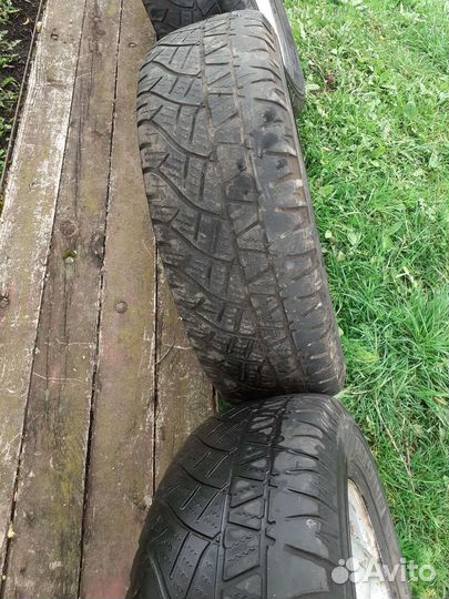 Michelin 4X4 A/T 215/65 R16 и 215/65 R16