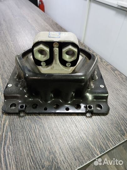 Подушка двигателя volvo о.н. 21228153 hcv