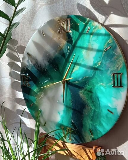 Часы настенные из эпоксидной смолы