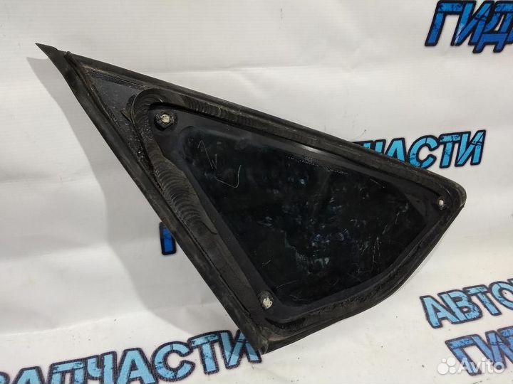 Форточка правая Ford Focus 3 BM51A297B00