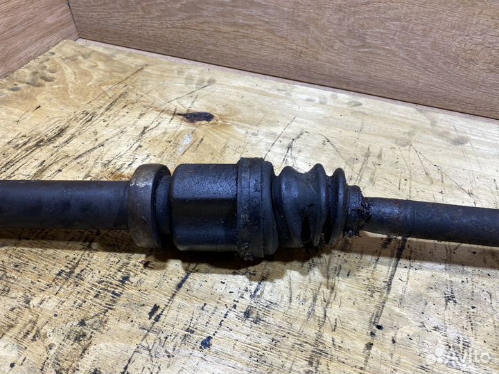 Приводной вал правый Ford Focus 1 1,4 - 1,8 АКПП