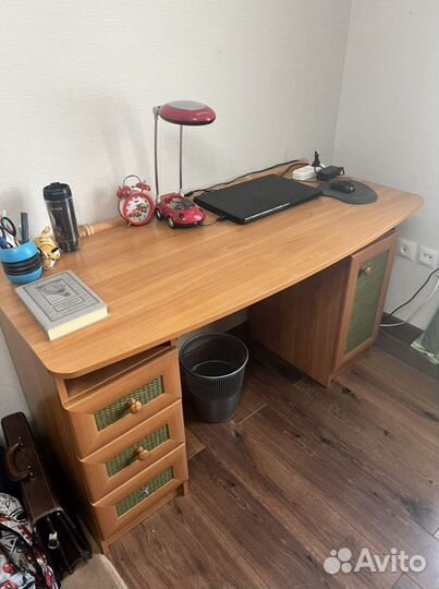 Письменный стол и шкаф и кравать двухъярусная