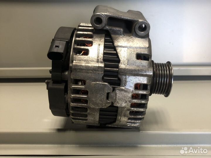 Б/У Б/У Генератор на Мерседес 0121715014 Bosch
