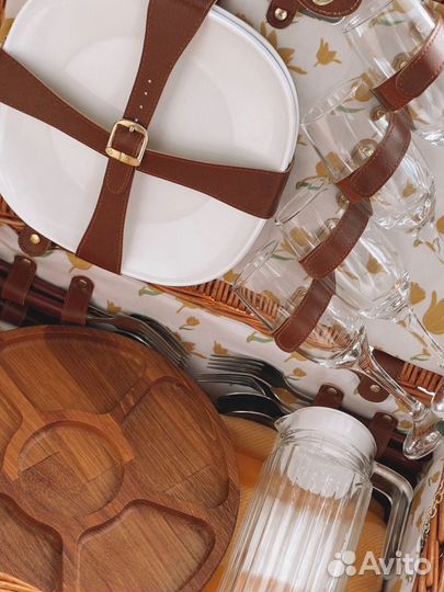 Корзина для пикника с посудой