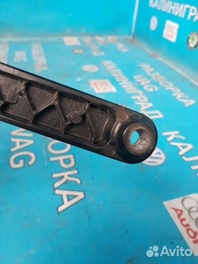 Ауди А6-С7.2015г.Поводок дворника водительский