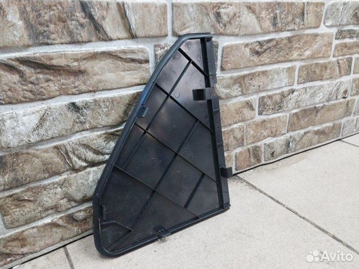 Накладка на торпедо передняя правая Mercedes-Benz