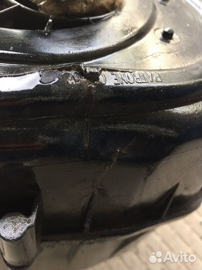 Корпус воздушного фильтра Audi A8 (есть трещина)