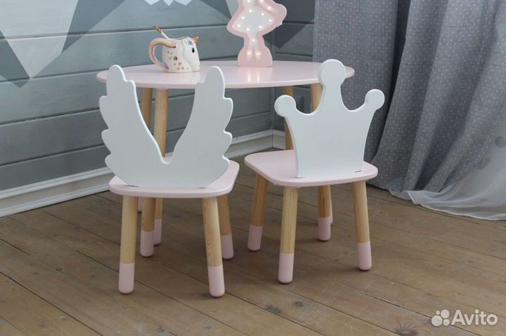 Стул + 2 стула цветные, с носочками цветными